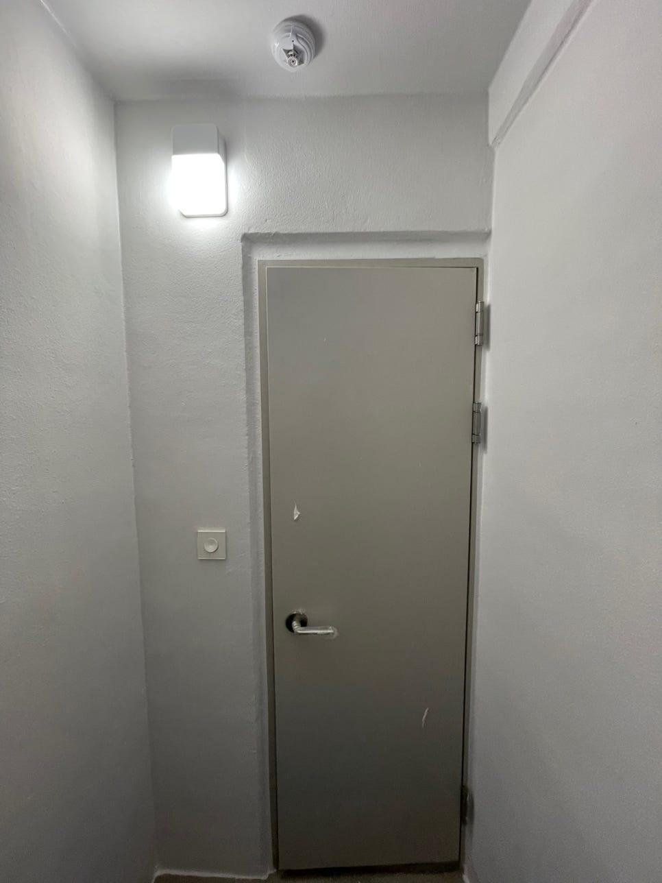 화이트 진주 색상으로 완성된 화사한 현관