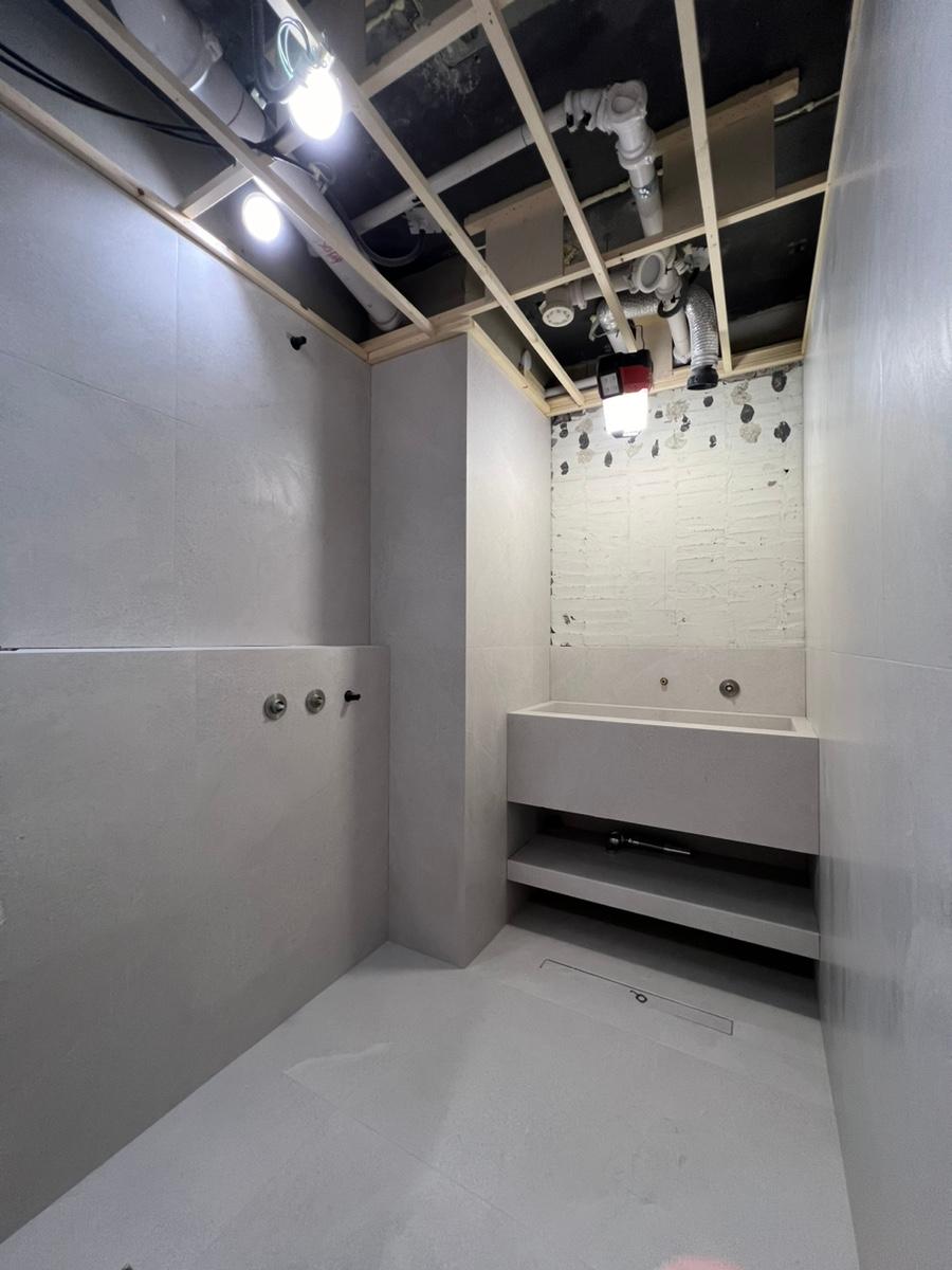 매립수전 설치를 위한 벽면 작업