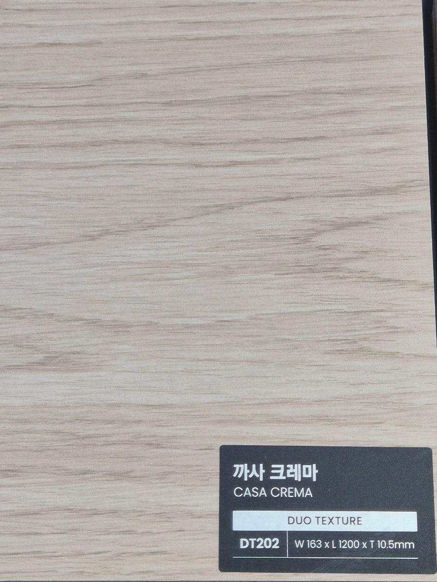 완성된 거실의 차분한 전경