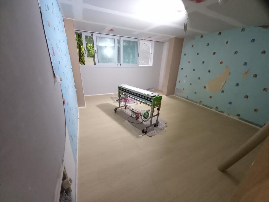 벽면 쪽 수동 접합 클램프 고정 상태