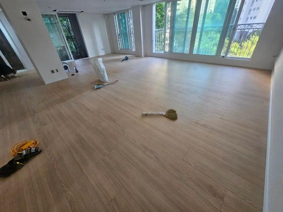 정리 중인 수공구와 병