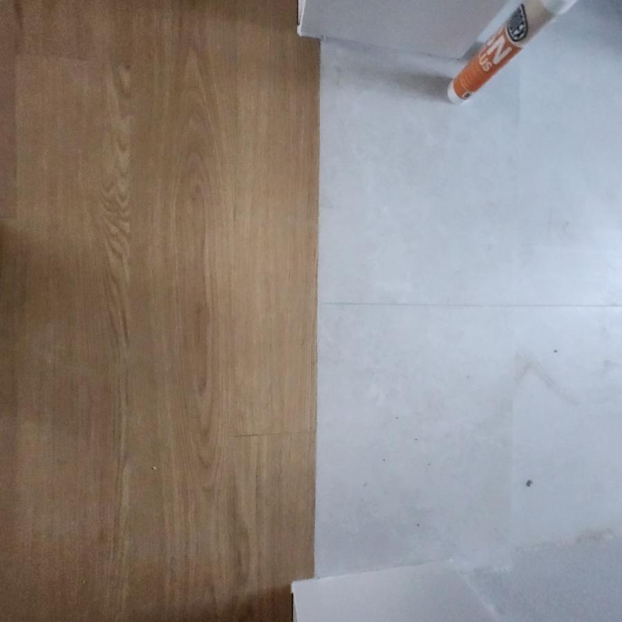 모든 시공이 끝난 깨끗한 거실