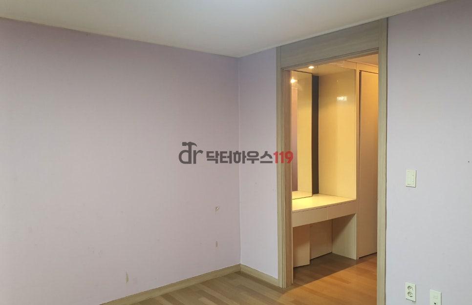 드레스룸 입구와 창고장 철거 작업