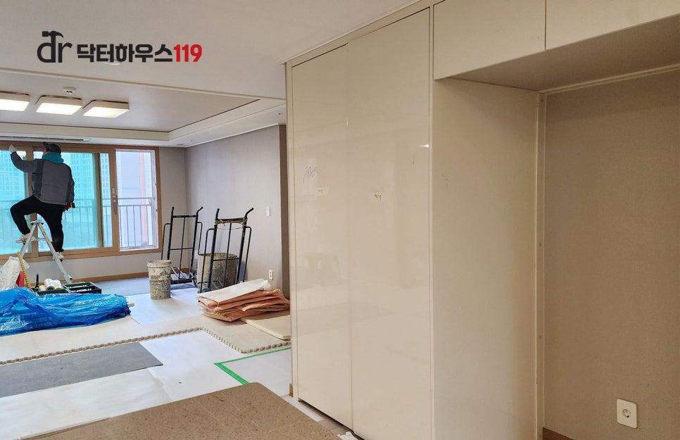 주방 가구 철거를 위해 준비된 베란다 연결 공간