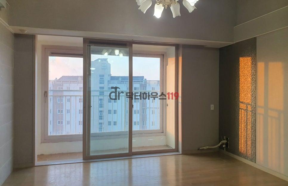 기존 주방 가구를 모두 철거한 상태