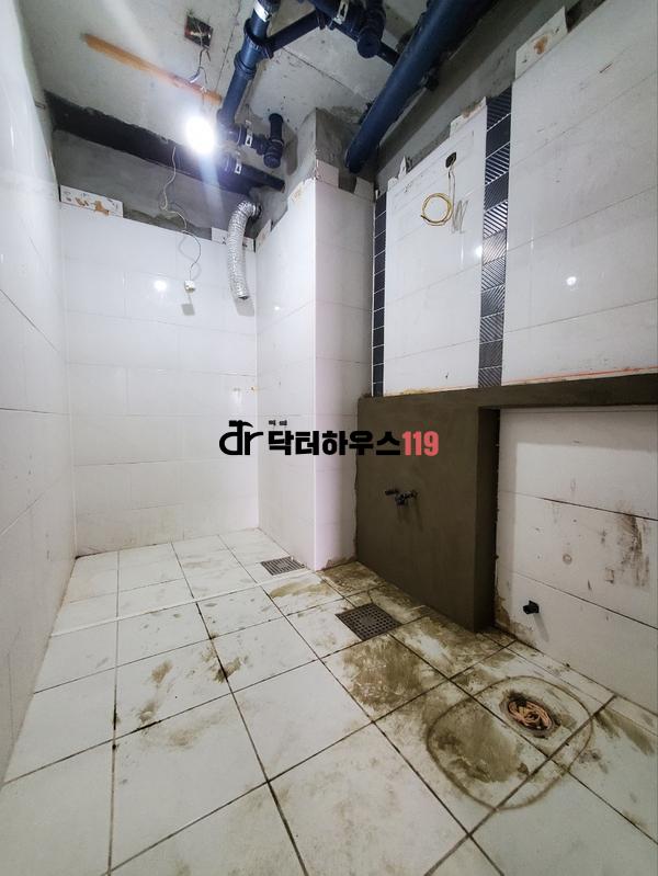 보강 작업을 마친 거실 욕실 젠다이