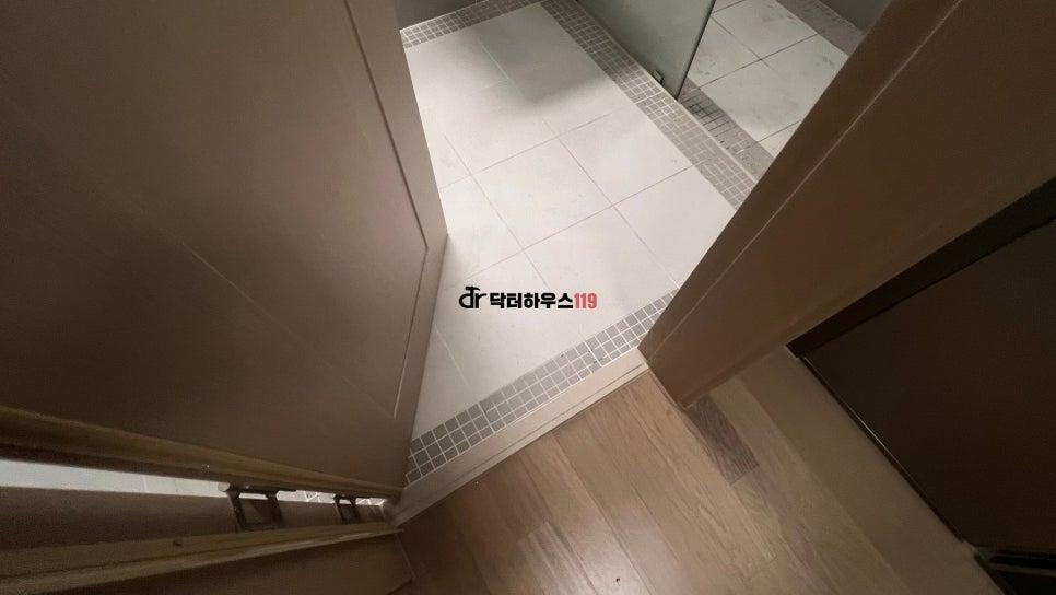 터닝도어 설치를 위해 문틀을 철거한 모습
