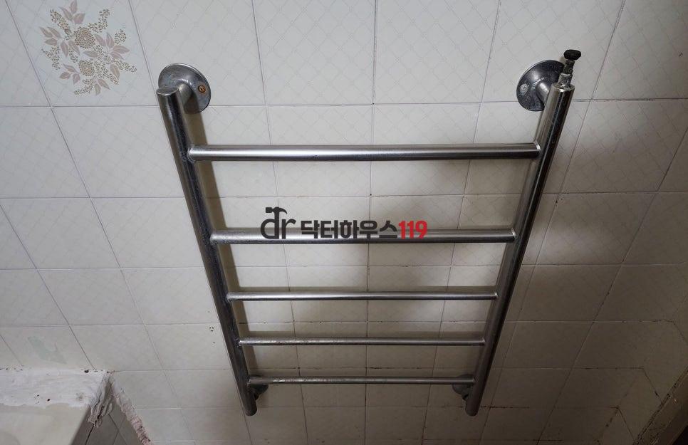 겹겹이 쌓인 장판을 모두 걷어낸 모습