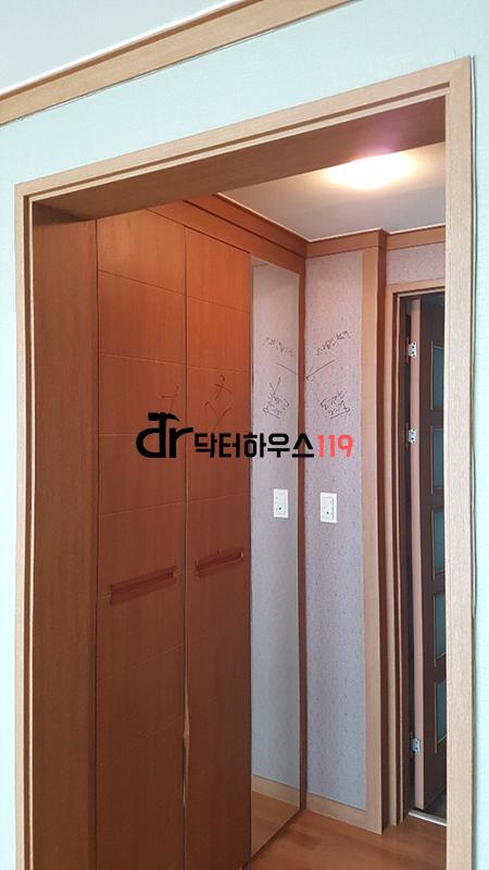 시스템장을 모두 제거하여 넓어진 드레스룸