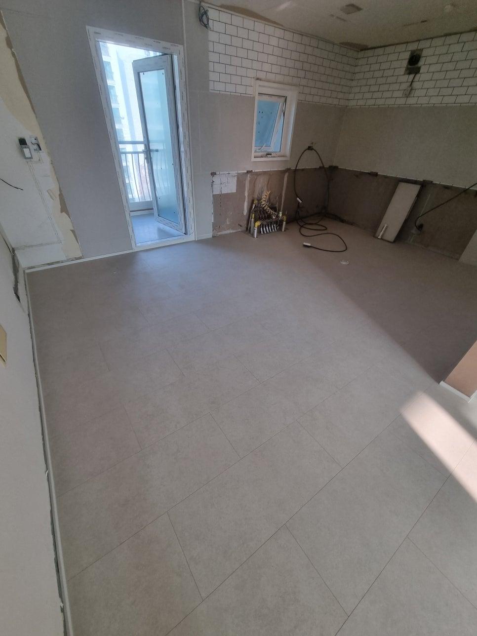 이음새 없이 매끄럽게 연결되는 마루 작업