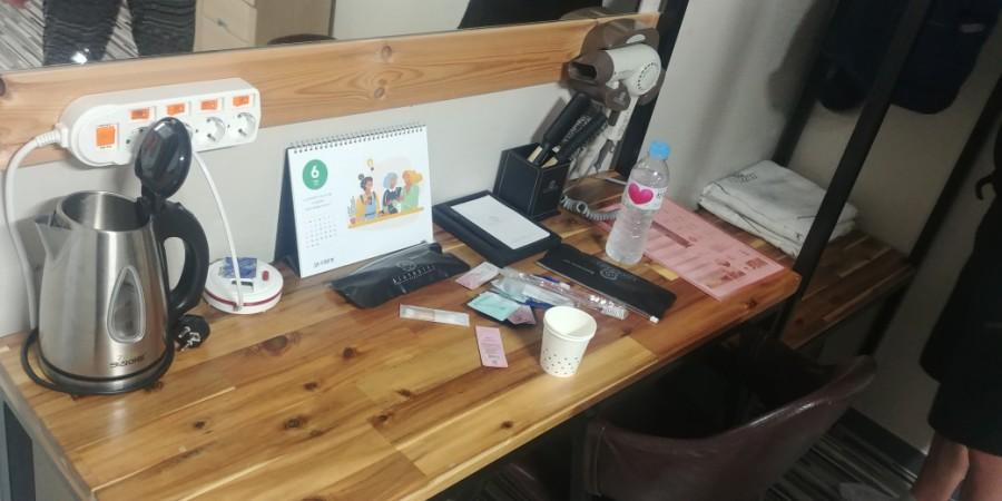 구동부가 보이는 기구와 소형 도구들