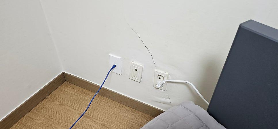 오랜 시간 방치되었던 배선을 새로 정비하는 과정