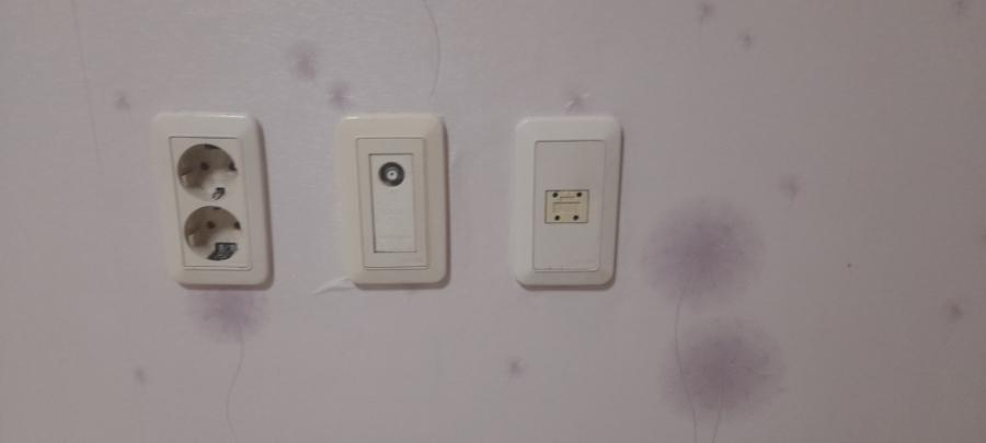 RJ45 포트가 설치되고 있는 과정