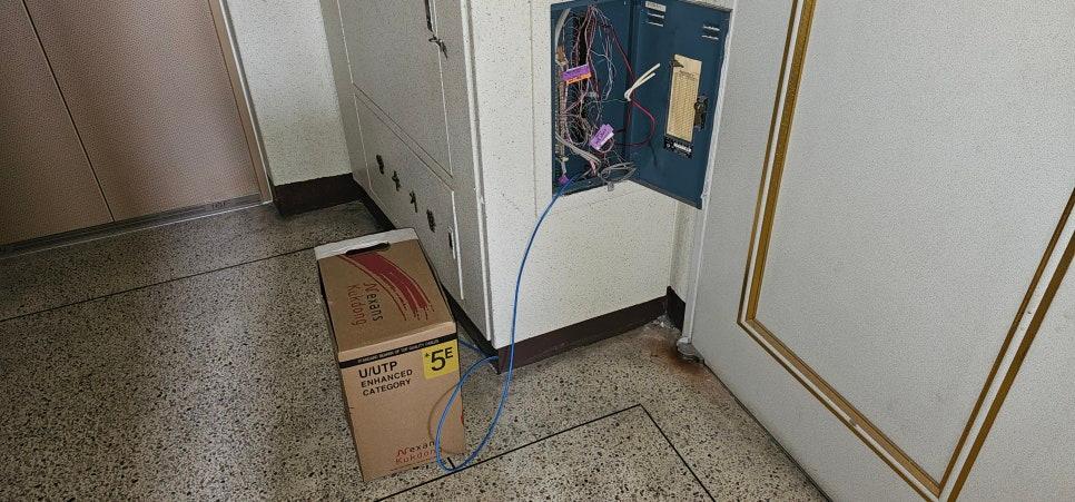 장비들을 활용해 집중적으로 작업하는 현장