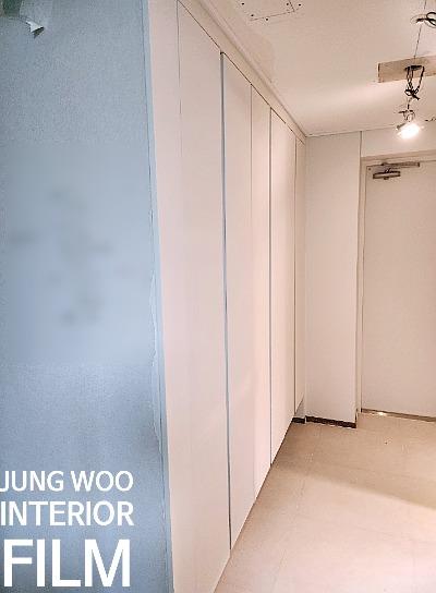 도어 패널 모서리 부분의 필름 밀착 과정