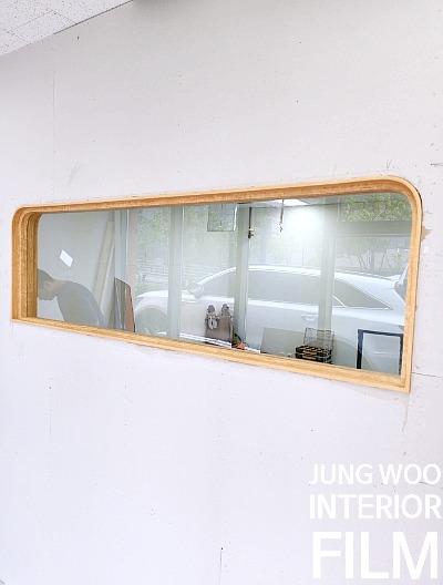 정교한 마감을 위해 사용되는 접착제 카트리지와 노즐