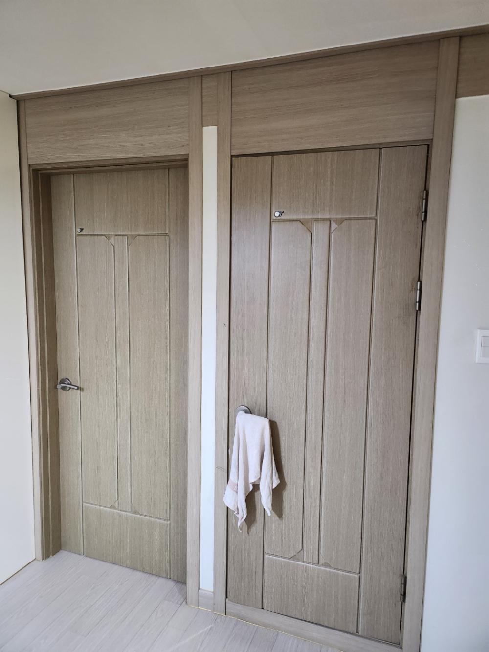 힌지가 노출된 여닫이 도어의 필름 작업