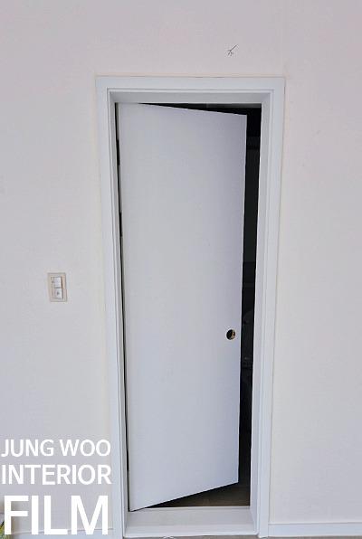 도어 프레임 상단 꺾임 부분 처리