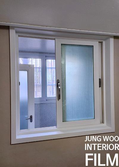 창문 프레임의 전체적인 부착 상태 점검