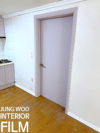 벽면과 가구의 수평을 맞추는 시공 모습