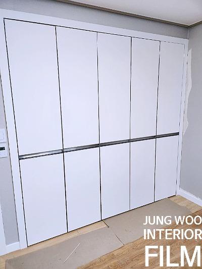 도어 패널의 정밀 부착 과정