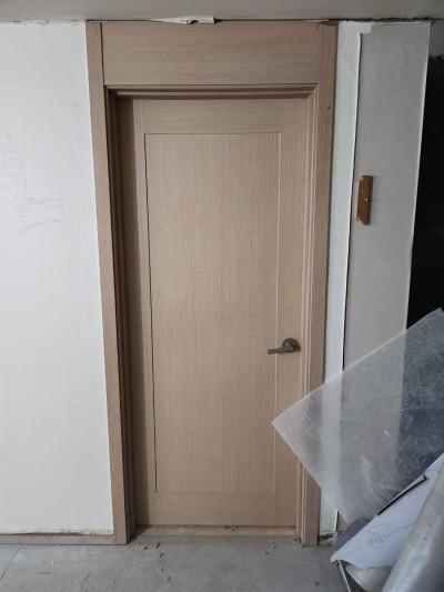 도어 문짝과 프레임 상단의 필름 작업