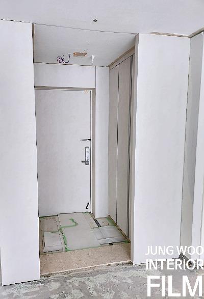 깔끔하게 변신한 현관 공간