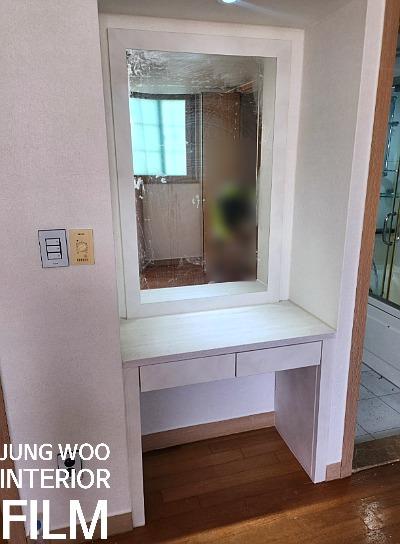 화이트로 완성되어 눈부시게 환해진 드레스룸