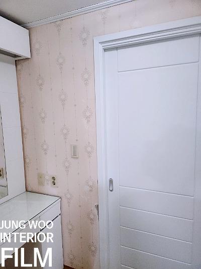 수납장 도어 패널의 시공 전 모습
