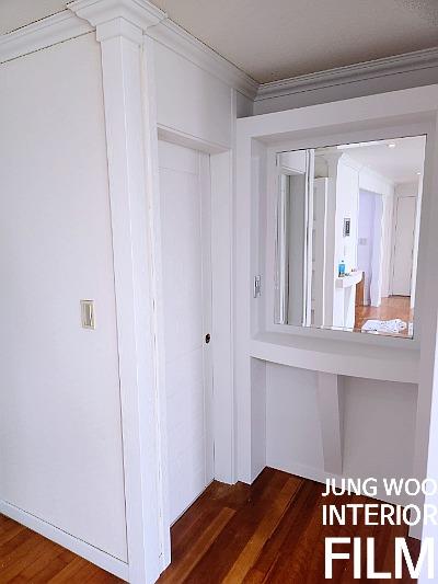 바닥재 주변 가구 표면 다듬기