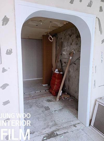 마감 작업을 위한 도구와 손잡이 부분