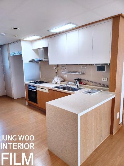 필름 시공 전 어수선했던 주방 가구들