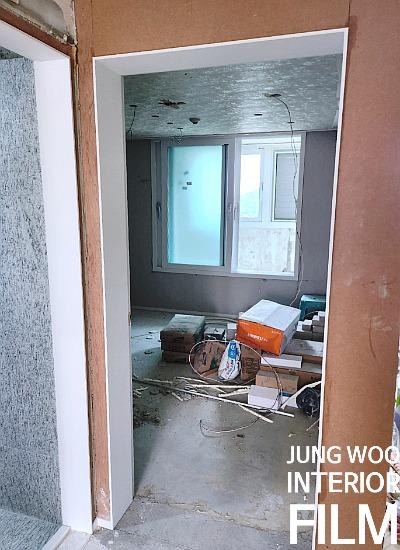 손잡이 도구를 이용한 필름 마감 과정