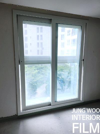 밝고 깨끗해진 완성된 샷시
