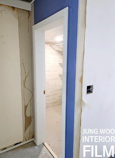 벽면 작업이 진행 중이던 복도 공간