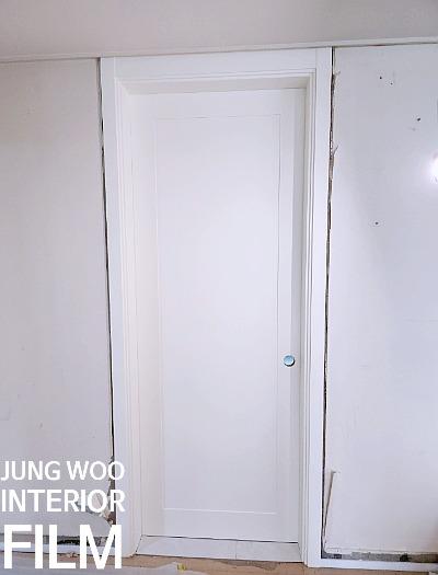 도어 하부 패널과 프레임의 접합부 마감