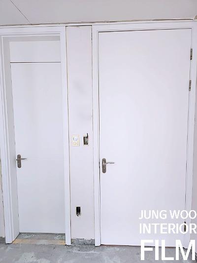 문틀 하나하나 정성을 다하는 과정