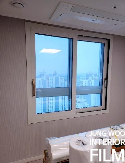 창문 프레임 필름 작업 과정