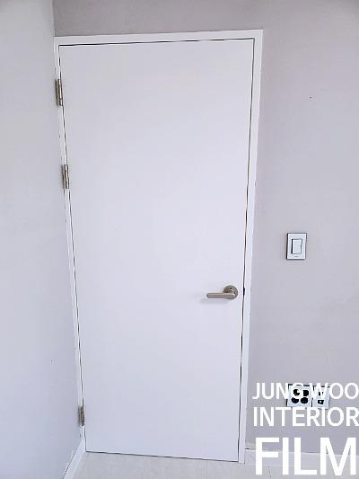 도어 측면의 표면 상태를 촬영한 근접 샷