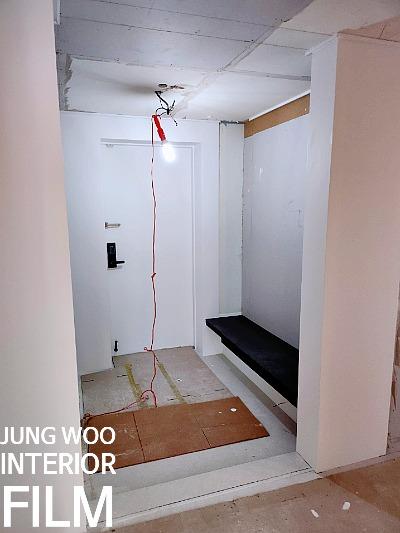 현관 방화문과 중문의 시공 전 모습