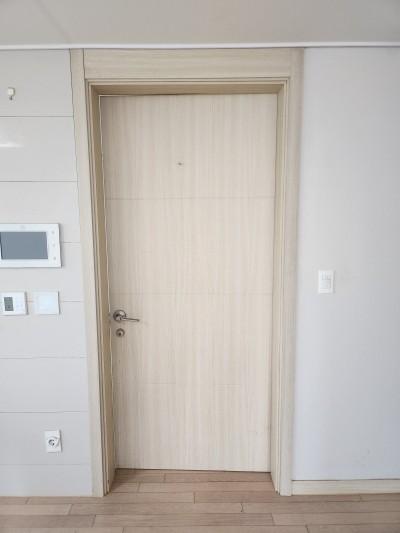 베이지 톤으로 따뜻함이 느껴지는 현관