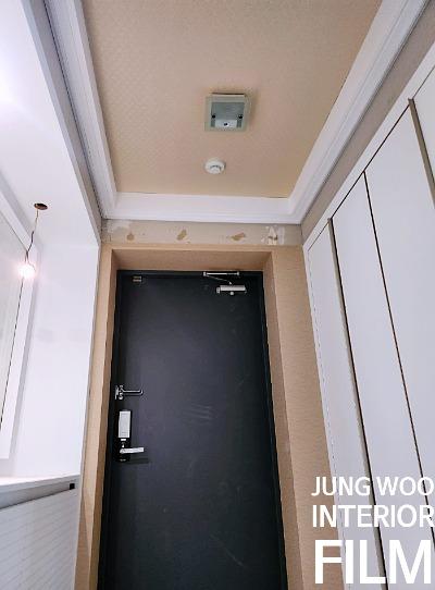 수납장 모서리 부분의 기초 작업 모습