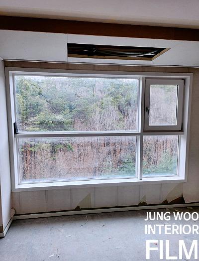 필름 부착 전 샷시 프레임