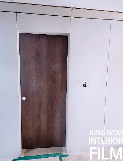 도어 프레임 상하부 패널의 연결 라인 정리 모습