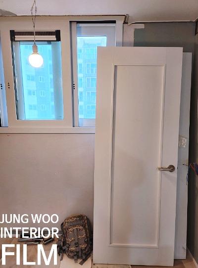 도어 손잡이 주변 작업에 쓰이는 수공구와 기기