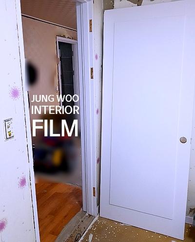 시공 전 도어 프레임 상부의 모습