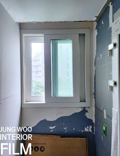 마지막까지 세심하게 살피는 벽체와 샷시 작업