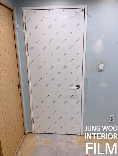 변화가 필요한 또 다른 문틀의 시공 전 모습