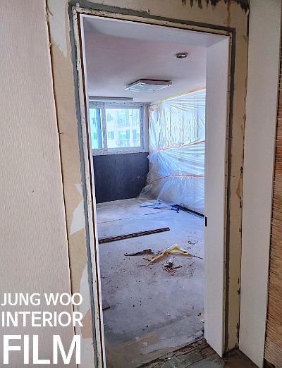 필름 밀착을 위해 사용되는 수공구