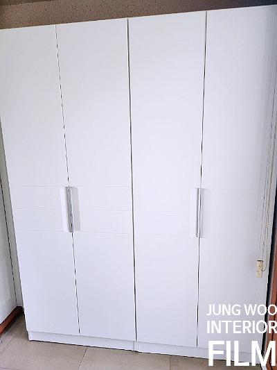 불투명 도어 패널이 적용된 수납장의 기초 작업